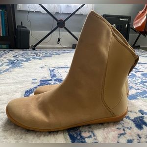 Extremely rare Vivobarefoot sharpei eco suede boots. Size 10.5. Worn once.